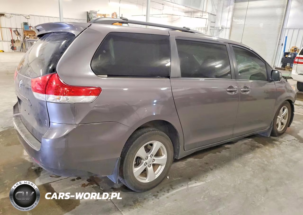 2013 Toyota Sienna Le VIN:5TDKK3DC5DS369951 - 3