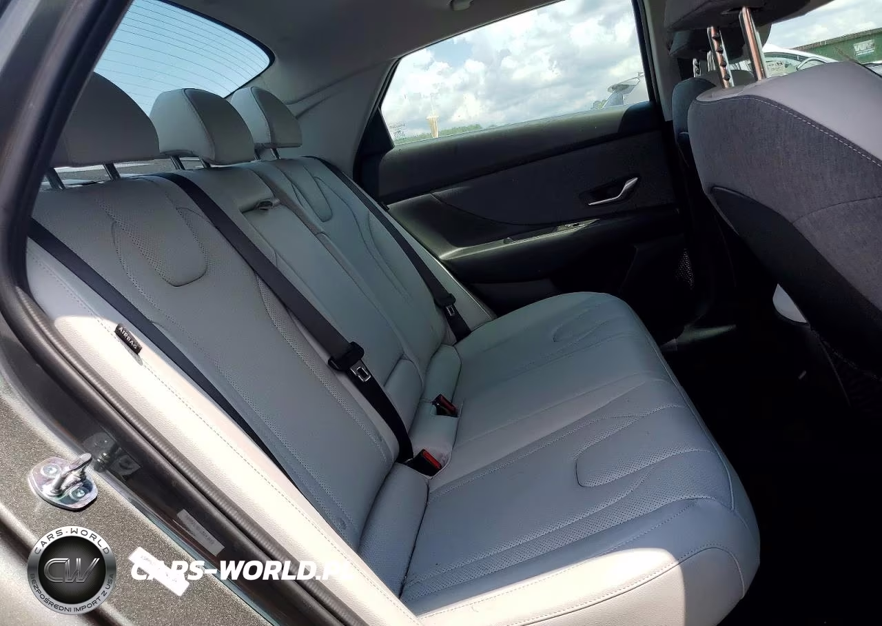 2025 Hyundai Elantra Limited VIN:KMHLN4DJXSU158054 - 10