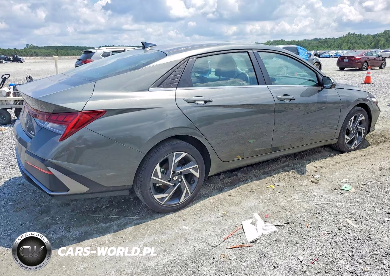 2025 Hyundai Elantra Limited VIN:KMHLN4DJXSU158054 - 3