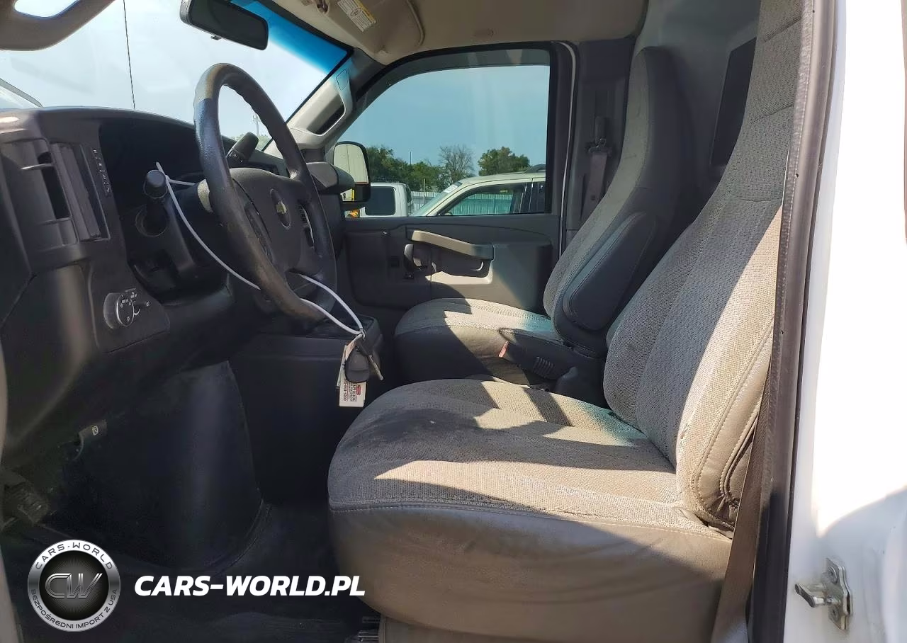 2017 Chevrolet Express G2500 VIN:1GCWGAFF0H1136271 - 7