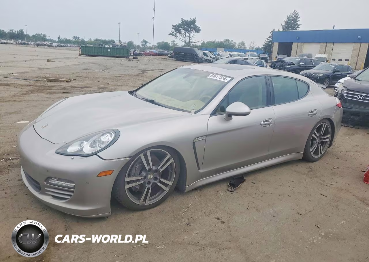 2011 Porsche Panamera 2