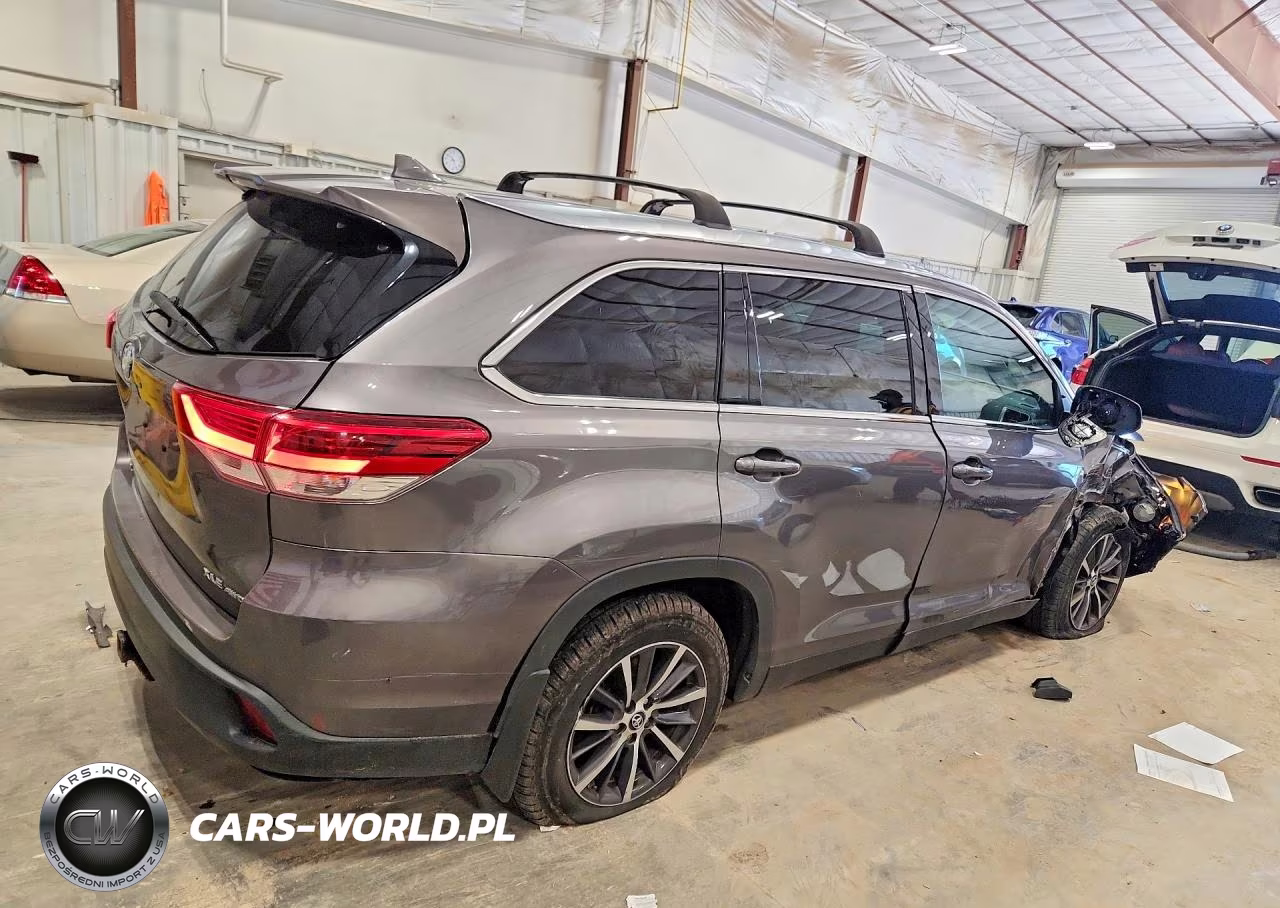 2019 Toyota Highlander Xle VIN:5TDJZRFH3KS709176 - 3