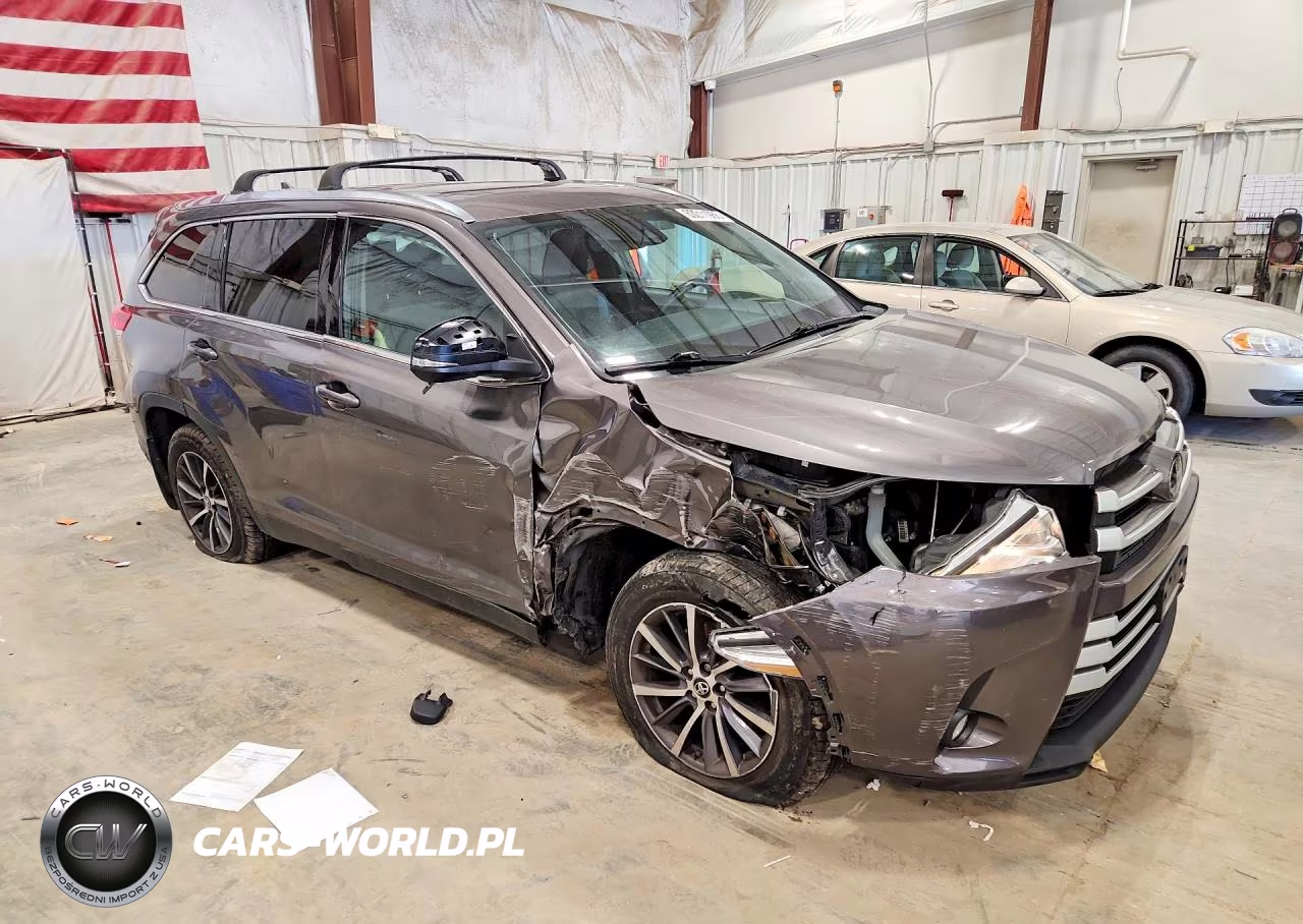 2019 Toyota Highlander Xle VIN:5TDJZRFH3KS709176 - 4