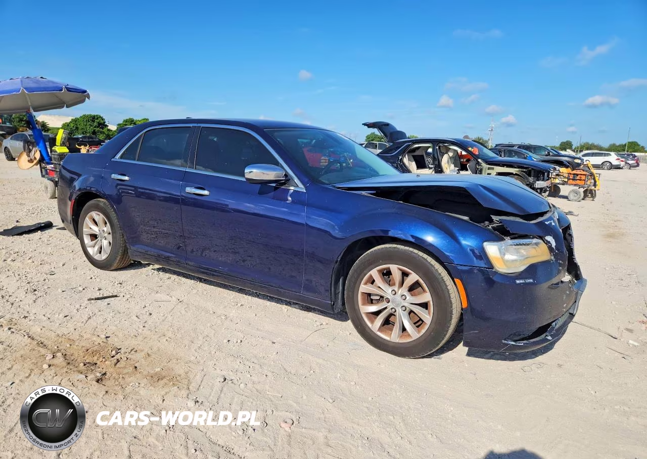 2016 Chrysler 300 Limited VIN:2C3CCAAG3GH216487 - 4