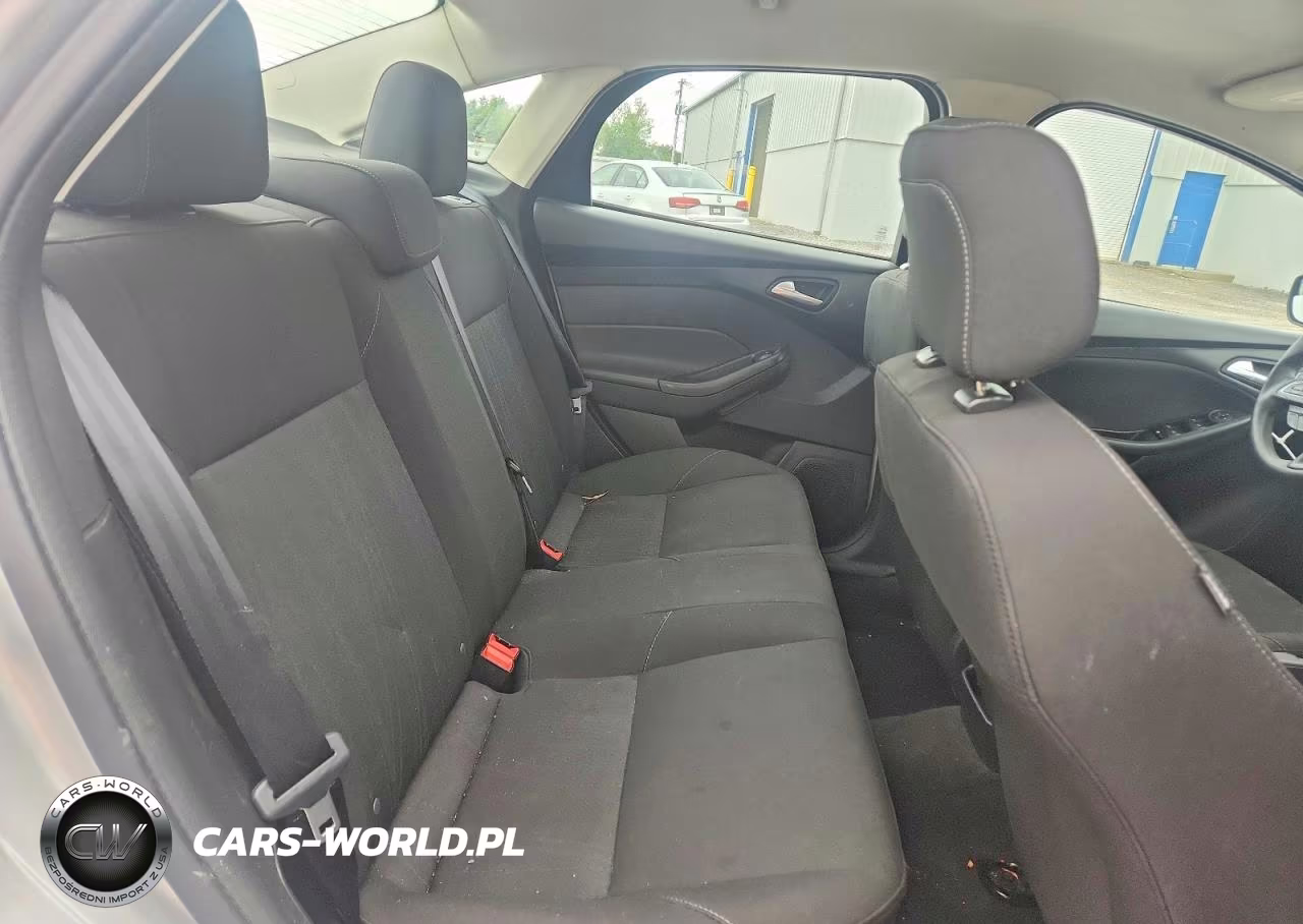 2018 Ford Focus Se VIN:1FADP3F26JL309405 - 10