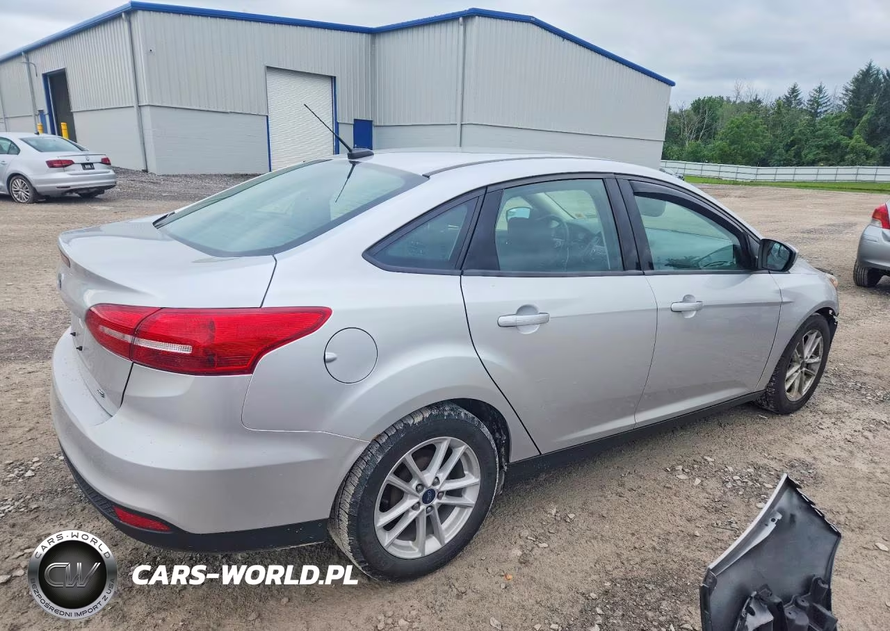 2018 Ford Focus Se VIN:1FADP3F26JL309405 - 3