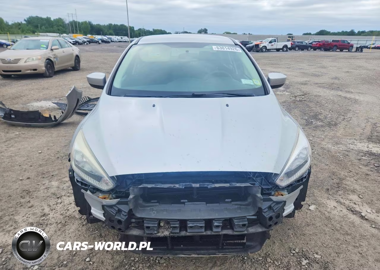 2018 Ford Focus Se VIN:1FADP3F26JL309405 - 5