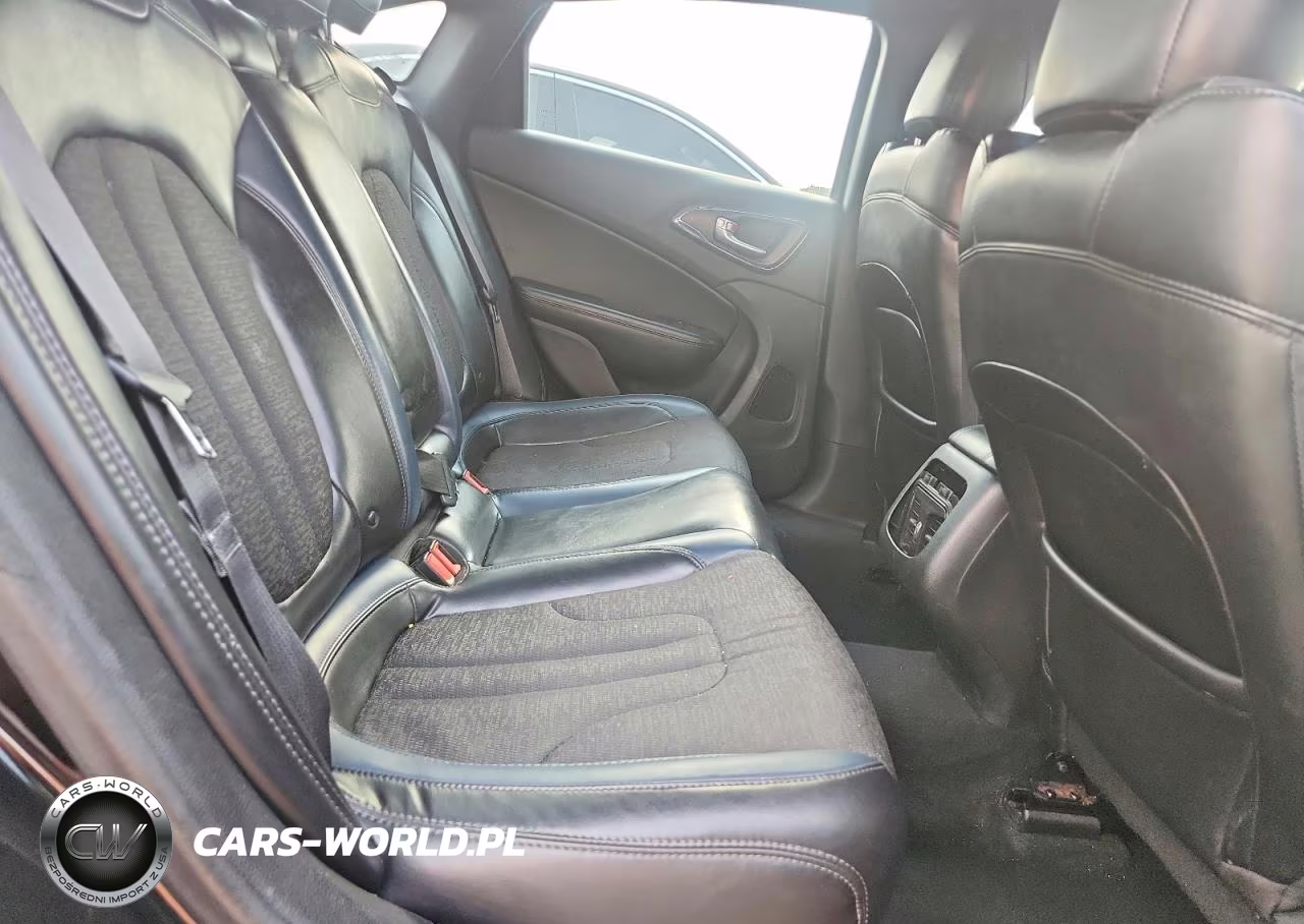 2015 Chrysler 200 S VIN:1C3CCCBG6FN617502 - 10