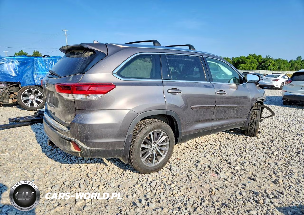 2019 Toyota Highlander Xle VIN:5TDJZRFH5KS589137 - 3