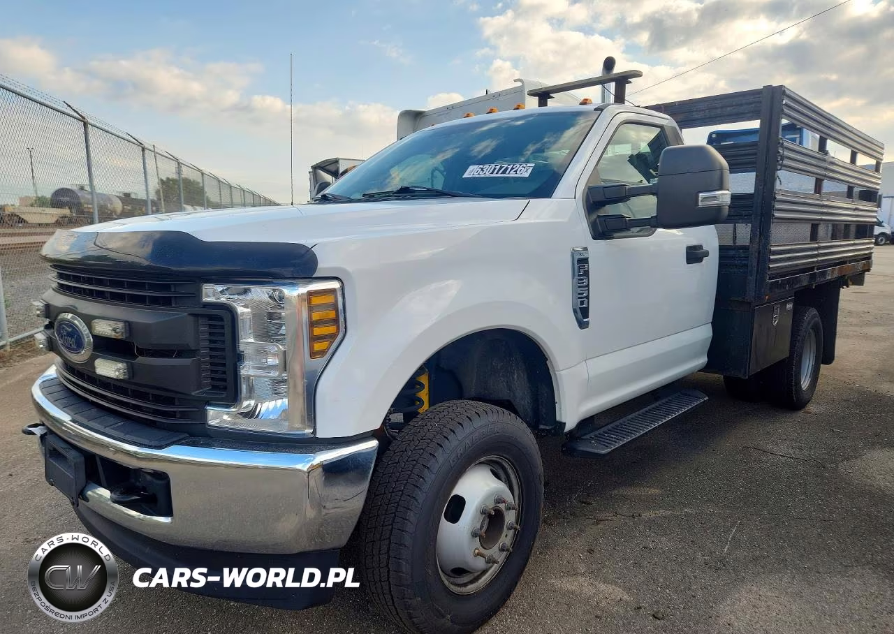 2019 Ford F350 Super Duty Flatbed Truck