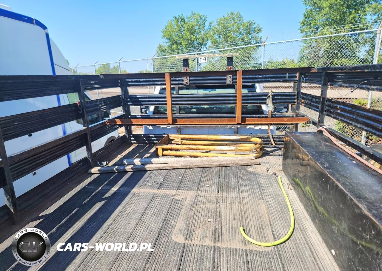 2019 Ford F350 Super Duty Flatbed Truck VIN:1FDRF3H6XKEF23415 - 10