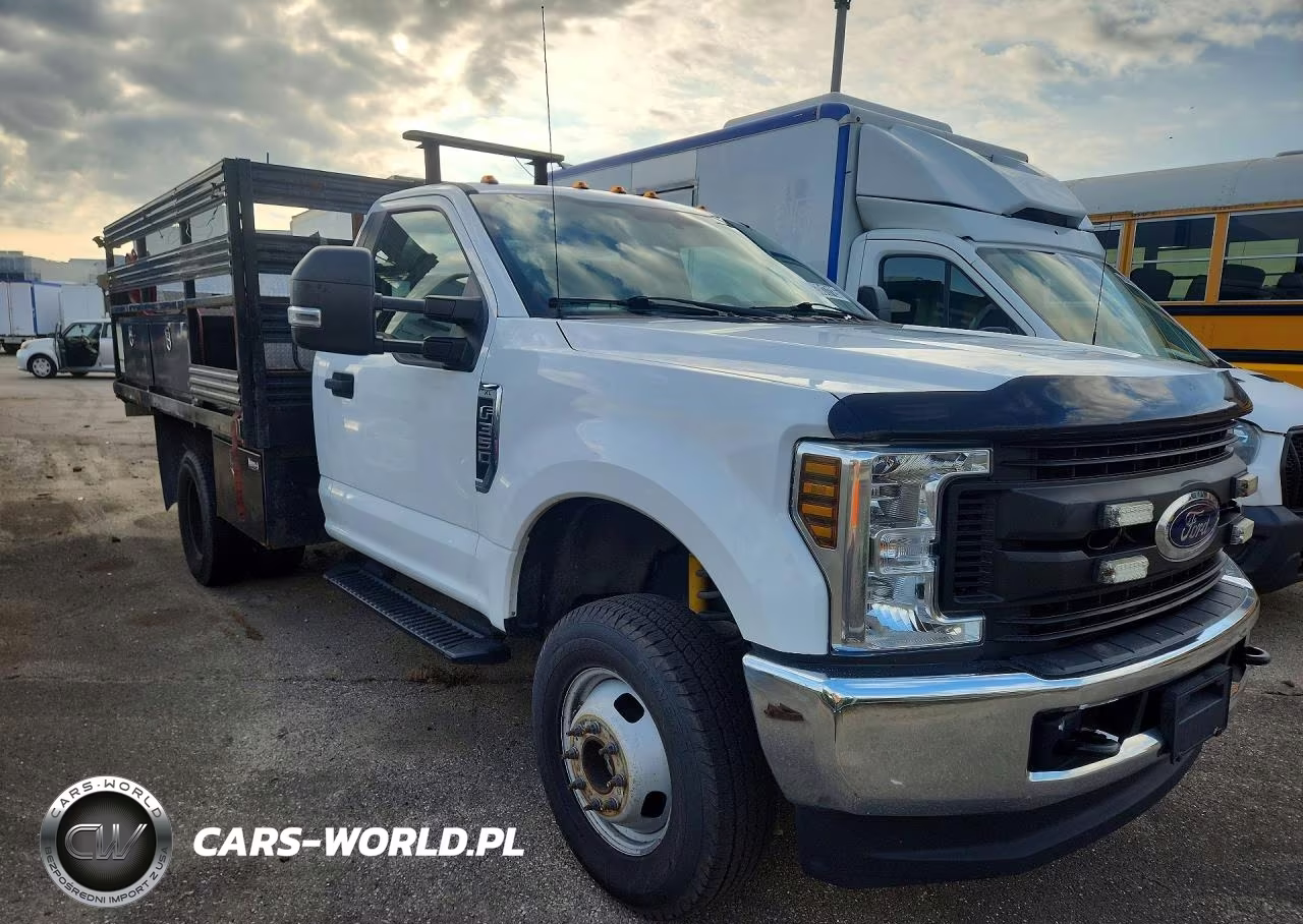 2019 Ford F350 Super Duty Flatbed Truck VIN:1FDRF3H6XKEF23415 - 4