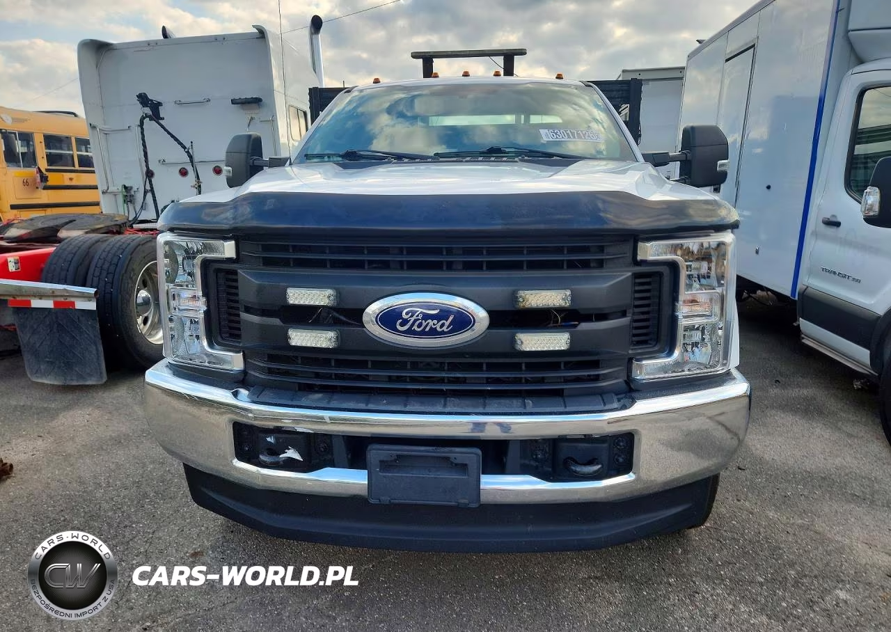 2019 Ford F350 Super Duty Flatbed Truck VIN:1FDRF3H6XKEF23415 - 5