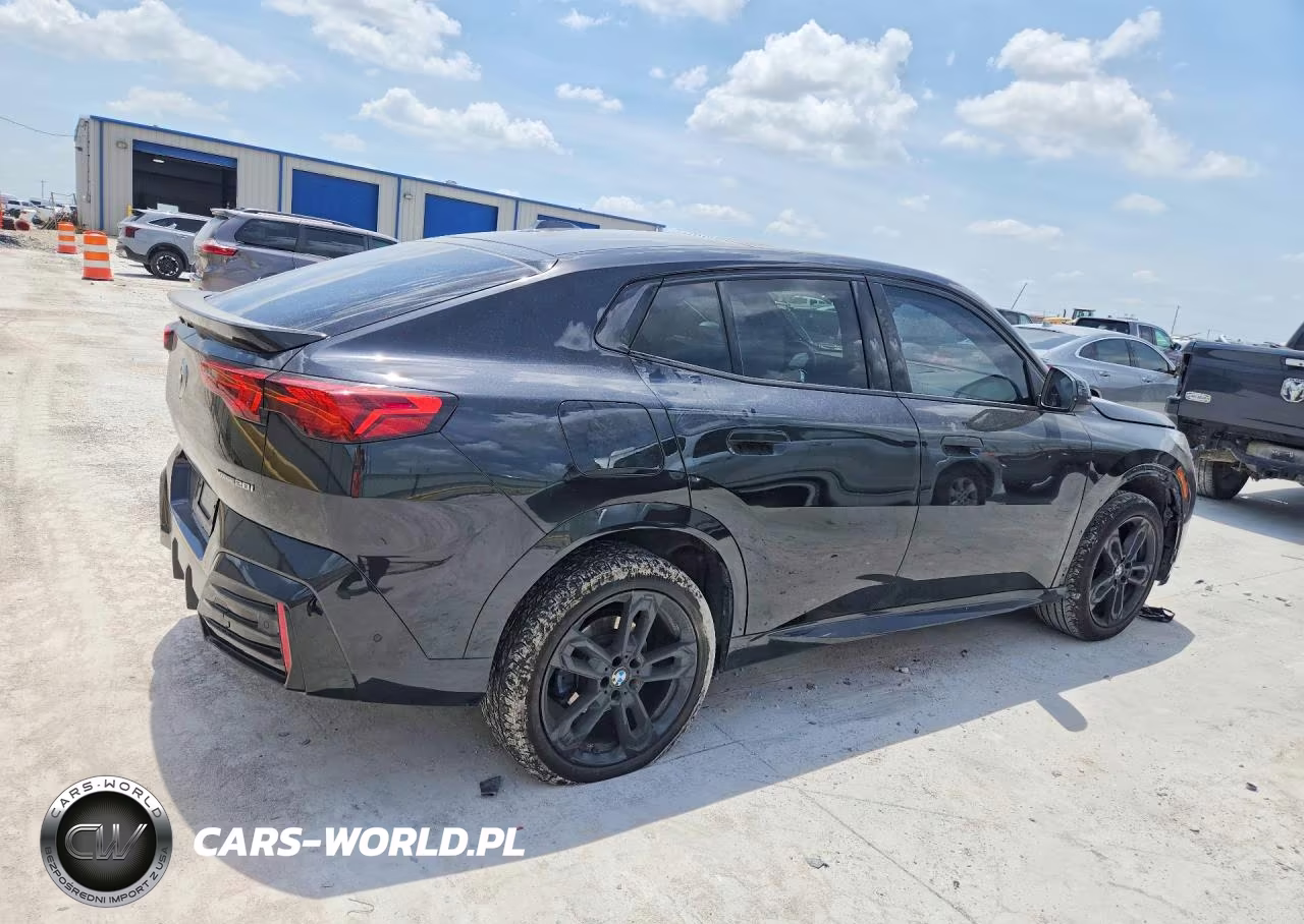 2025 BMW X2 xDrive28I VIN:WBX63GM07S5318906 - 3
