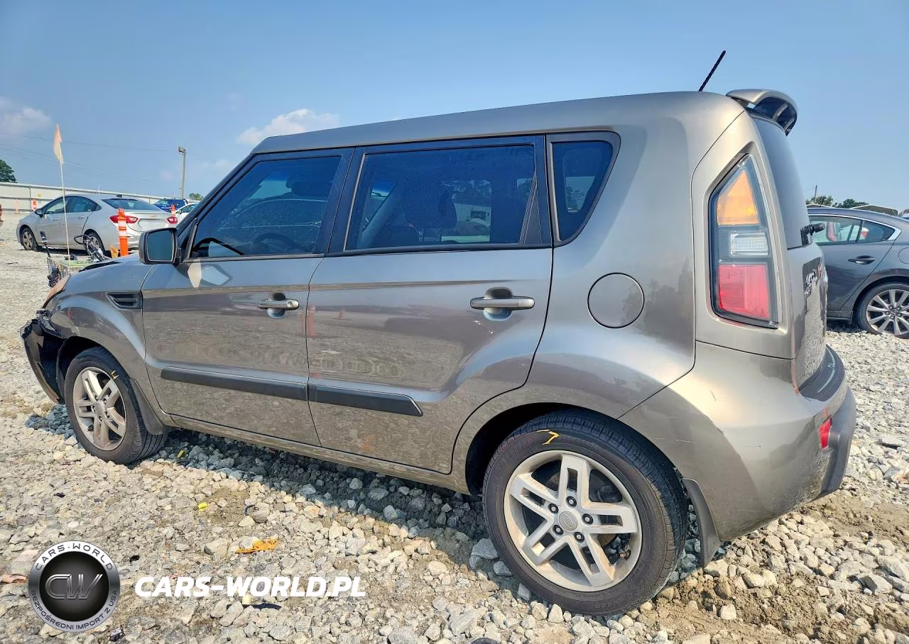 2011 Kia Soul + VIN:KNDJT2A25B7196843 - 2