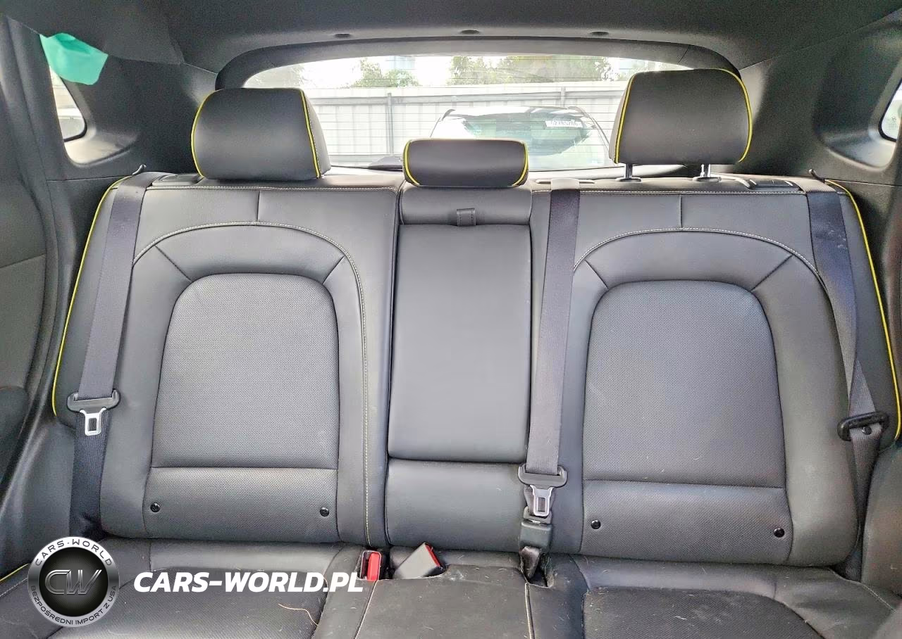 2019 Hyundai Kona Ultimate VIN:KM8K5CA50KU233292 - 10