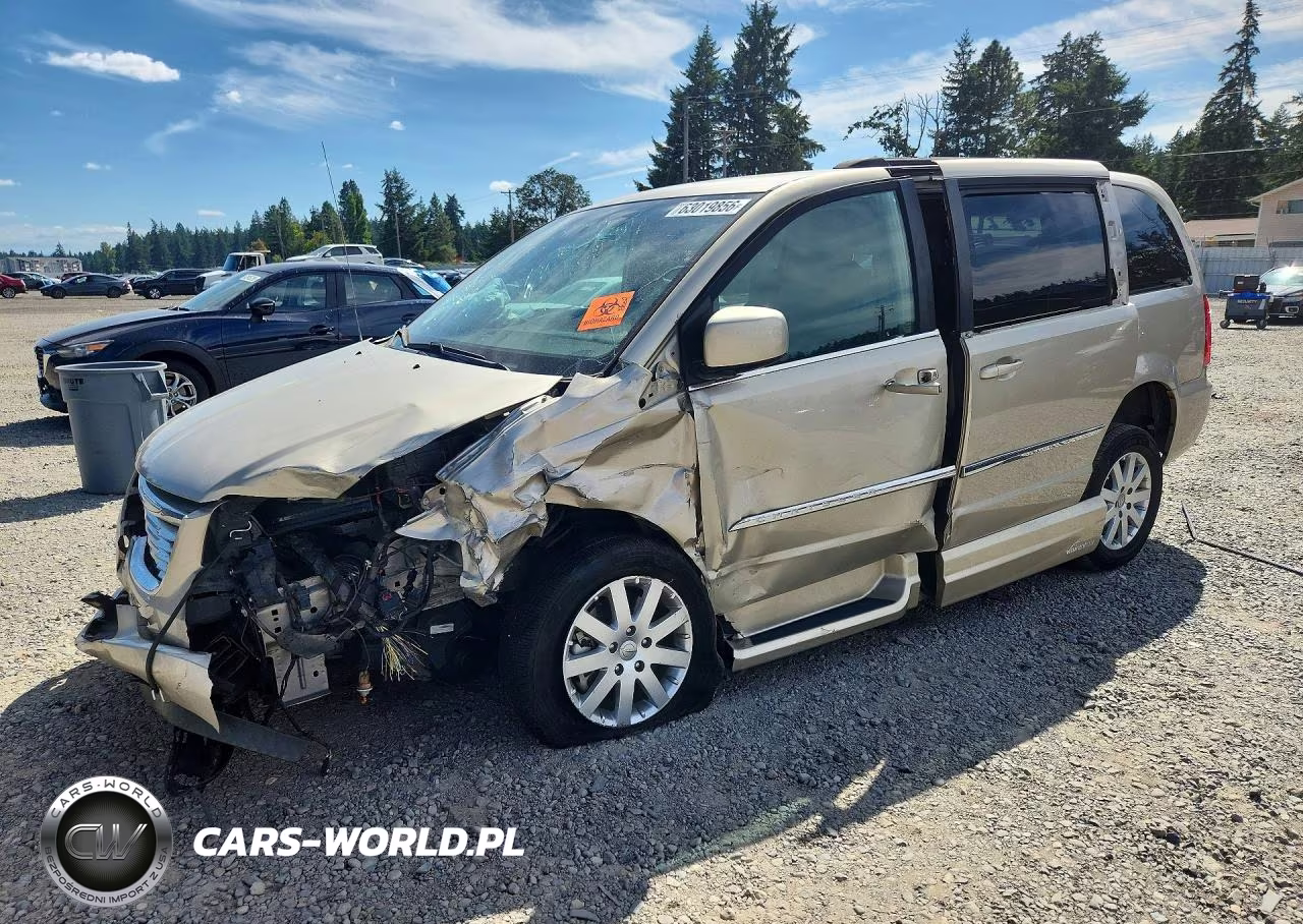 2016 Chrysler Town & Country Touring