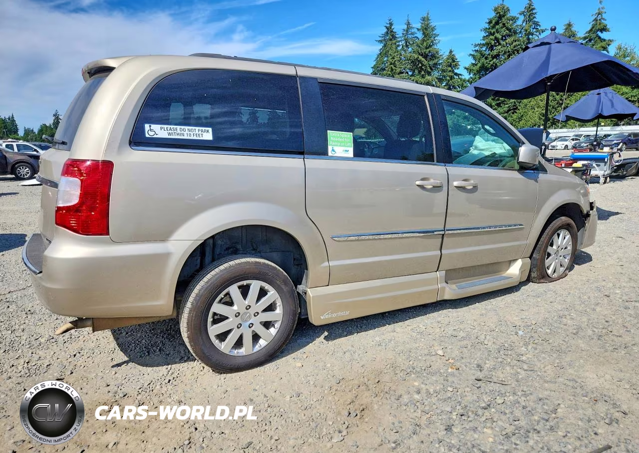 2016 Chrysler Town & Country Touring VIN:2C4RC1BG3GR280852 - 3