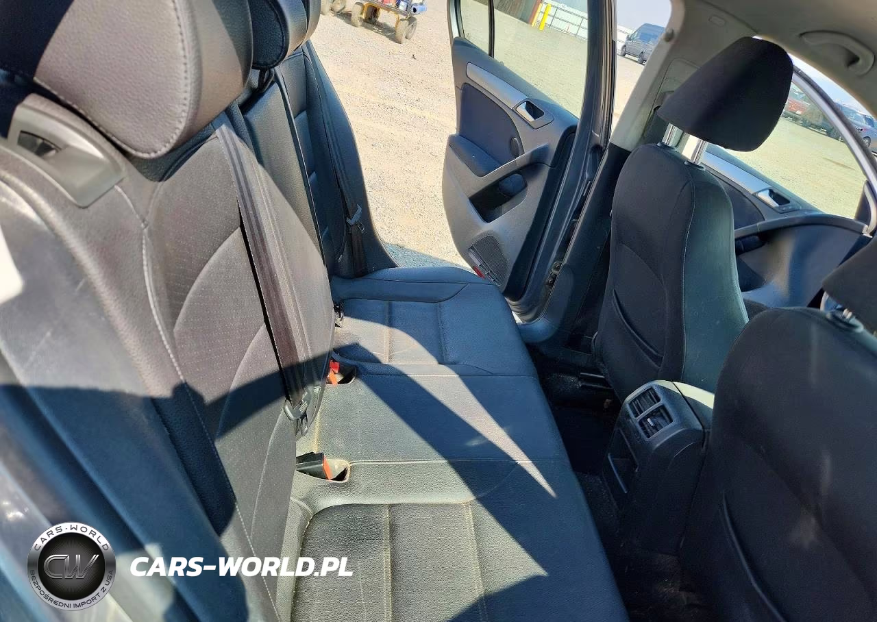 2013 Volkswagen Golf 2.5L 4-Door VIN:WVWDB7AJ0DW140029 - 10