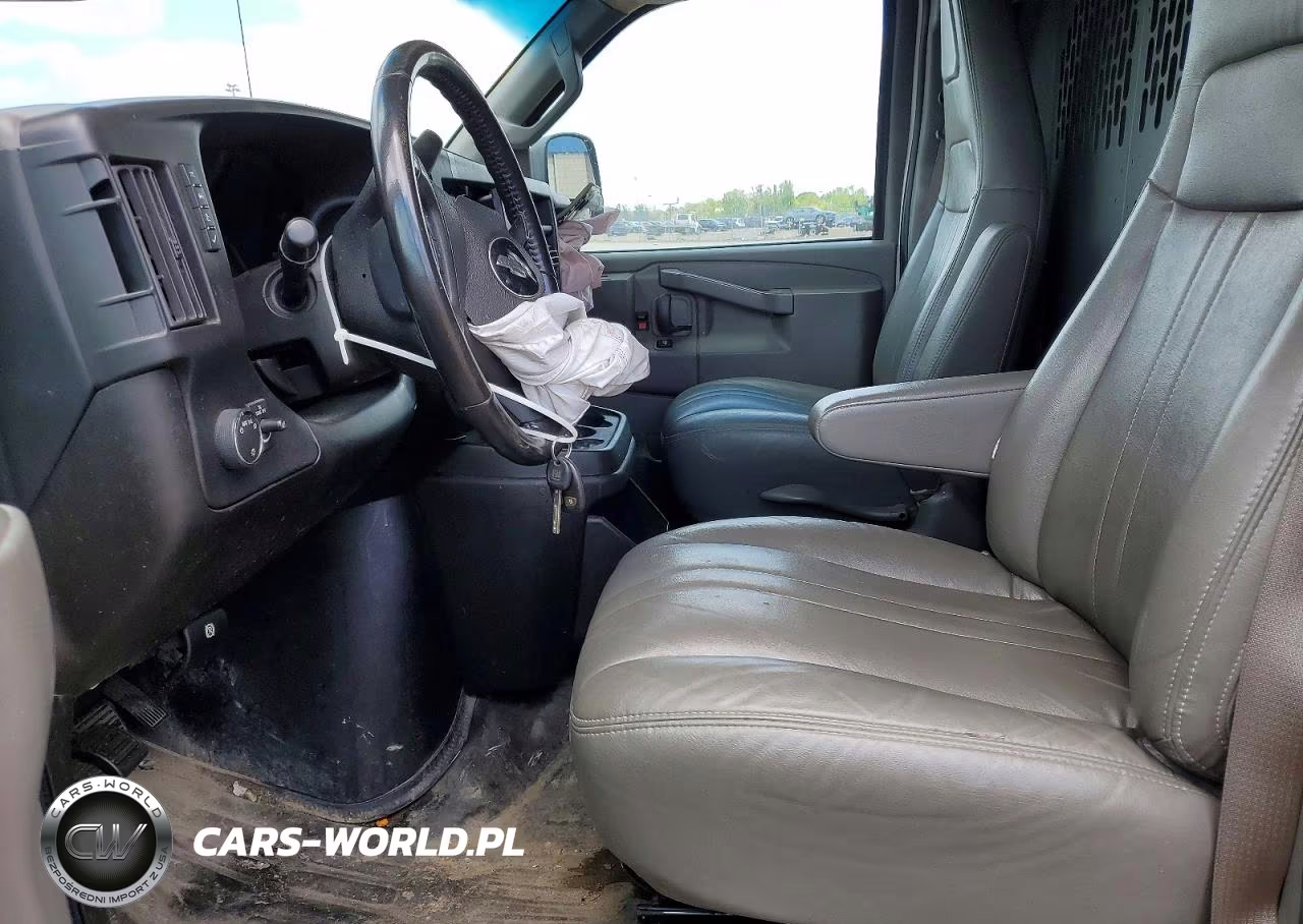 2023 Chevrolet Express G2500 VIN:1GCWGAFPXP1104127 - 7