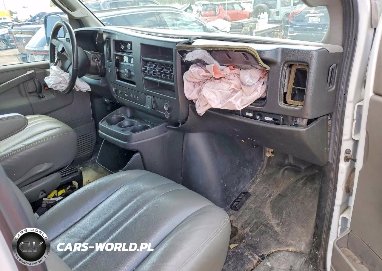 2023 Chevrolet Express G2500 VIN:1GCWGAFPXP1104127 - 8