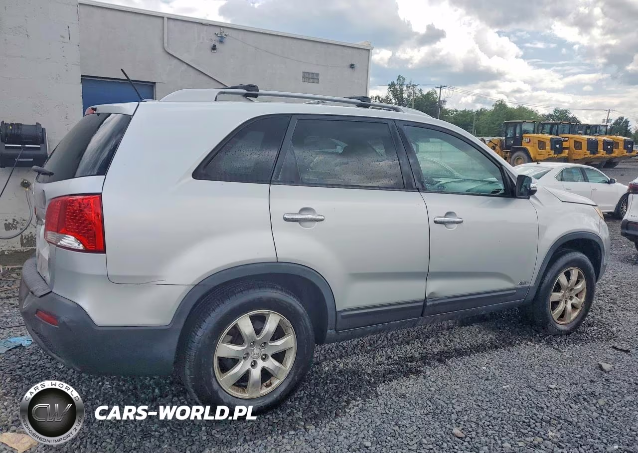 2012 Kia Sorento Lx VIN:5XYKTDA63CG196850 - 3