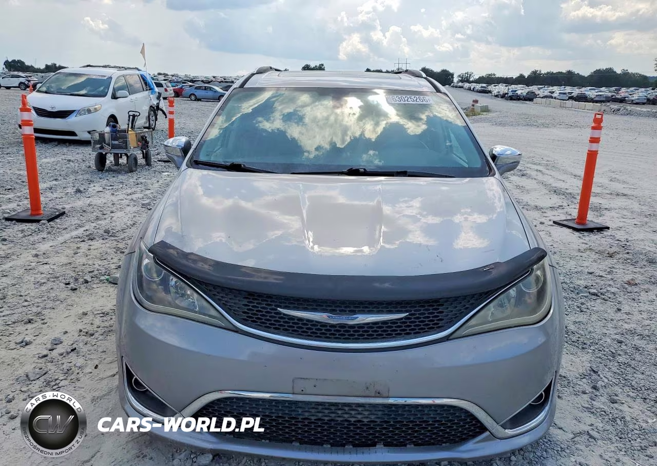 2017 Chrysler Pacifica Limited VIN:2C4RC1GG4HR751689 - 5