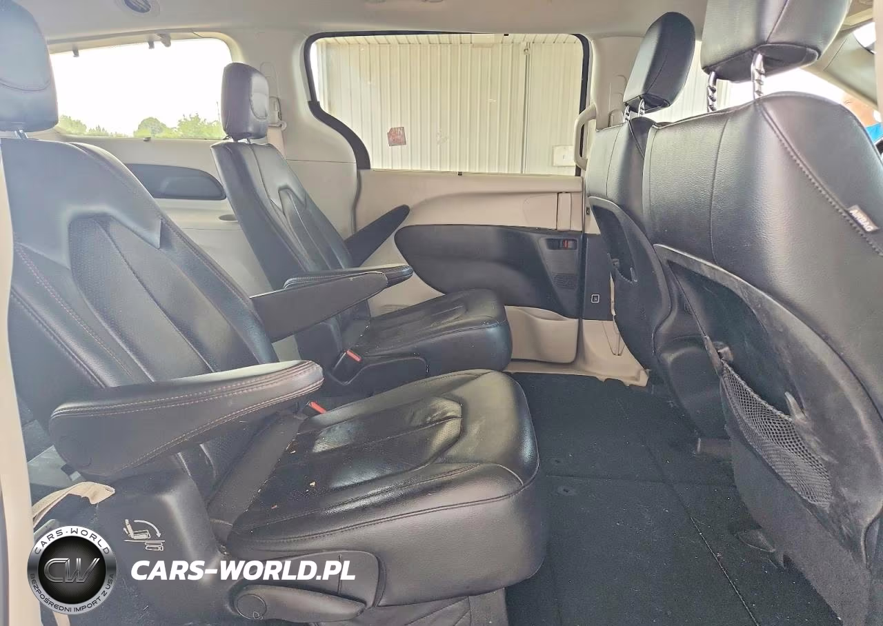 2019 Chrysler Pacifica Touring L VIN:2C4RC1BG2KR685528 - 11