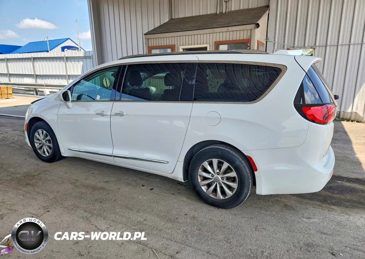 2019 Chrysler Pacifica Touring L VIN:2C4RC1BG2KR685528 - 2