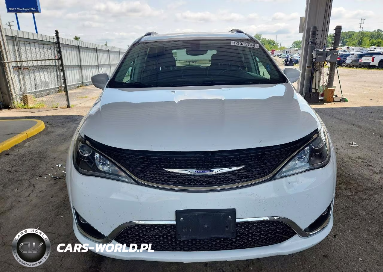 2019 Chrysler Pacifica Touring L VIN:2C4RC1BG2KR685528 - 5