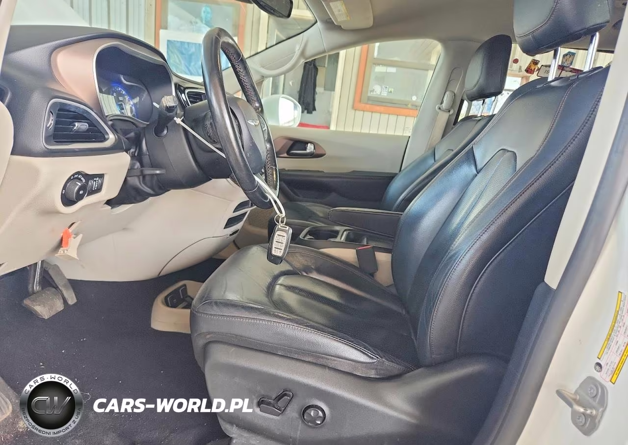 2019 Chrysler Pacifica Touring L VIN:2C4RC1BG2KR685528 - 7