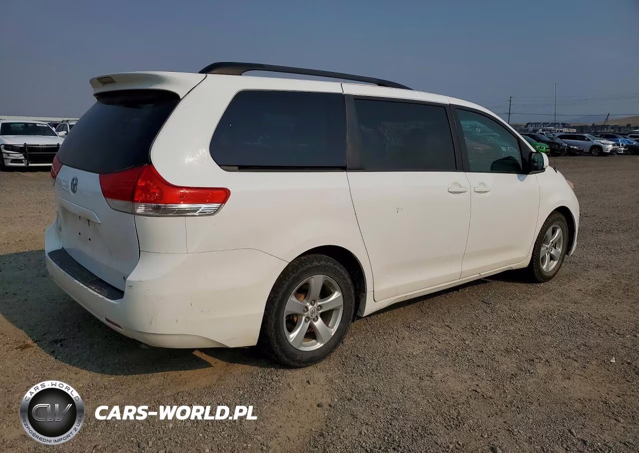 2013 Toyota Sienna Le VIN:5TDKK3DC8DS337351 - 3