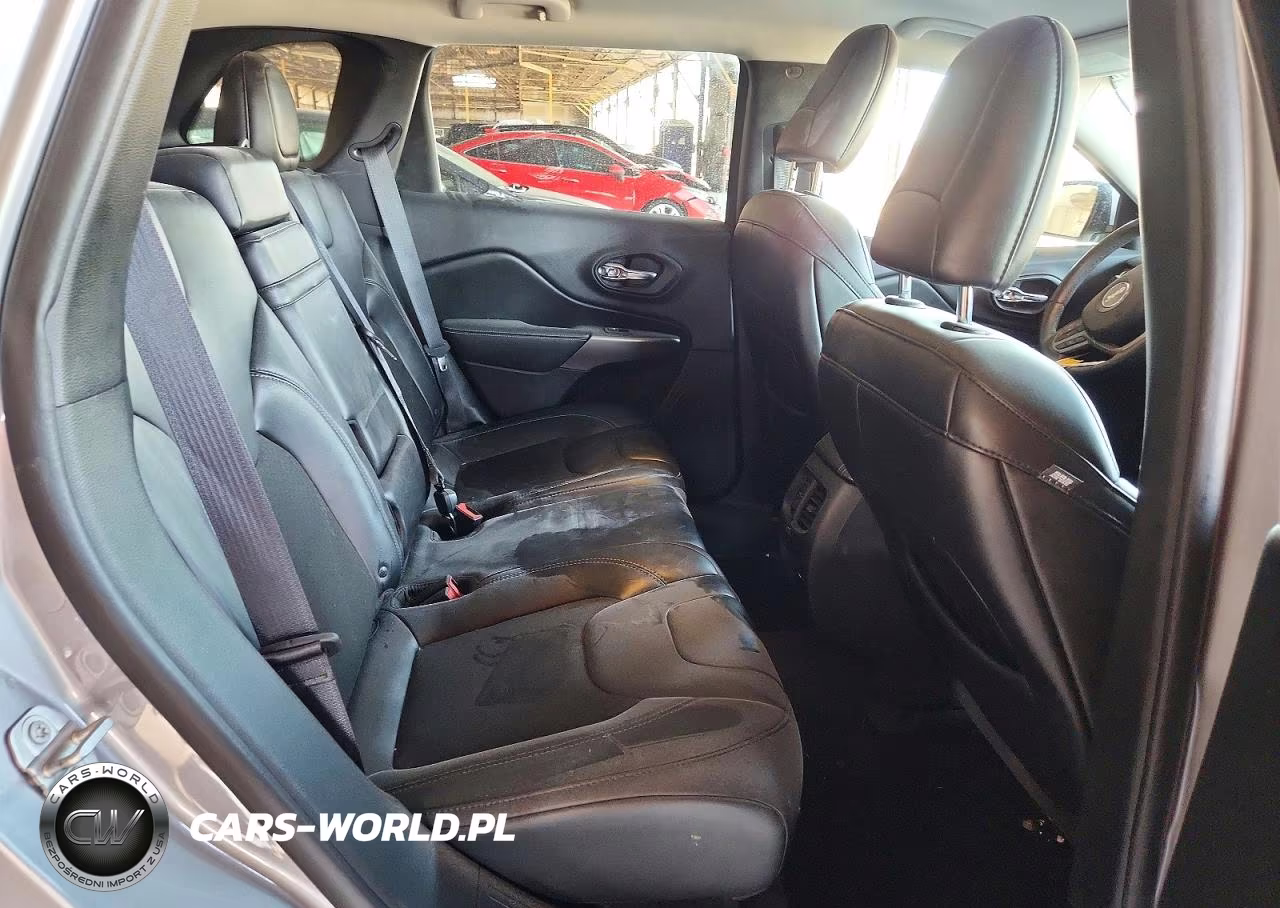 2019 Jeep Cherokee Latitude Plus VIN:1C4PJLLB0KD202889 - 11
