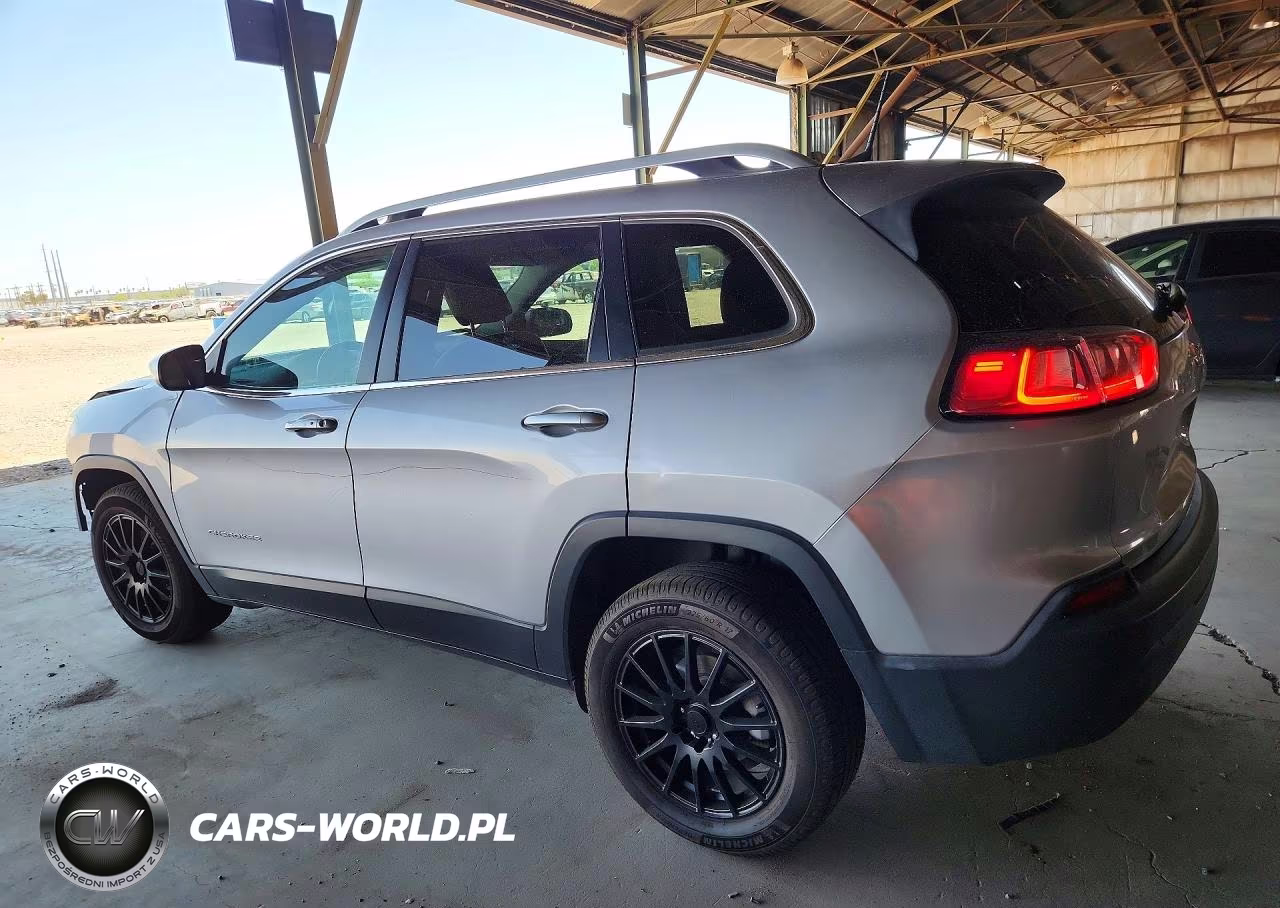 2019 Jeep Cherokee Latitude Plus VIN:1C4PJLLB0KD202889 - 2