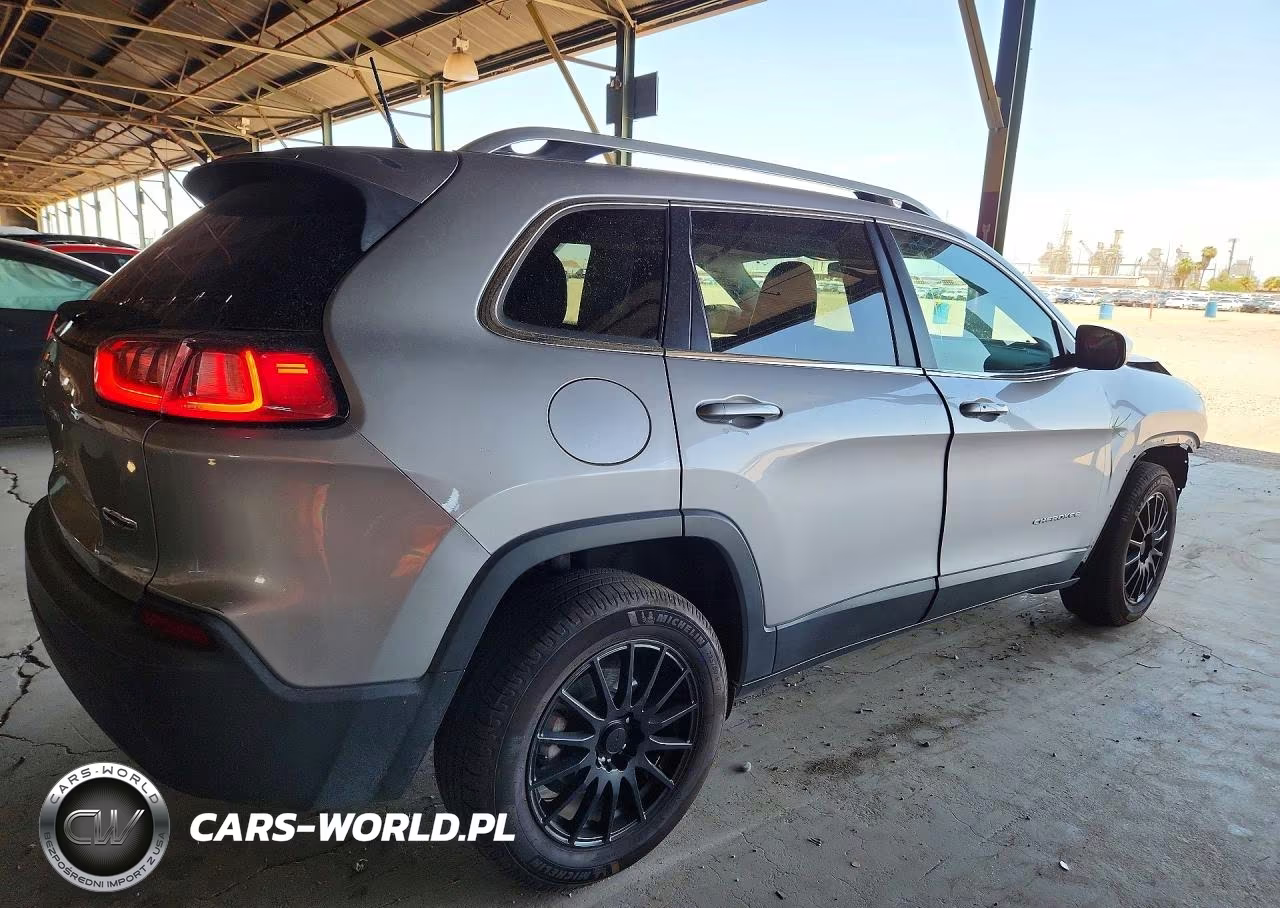 2019 Jeep Cherokee Latitude Plus VIN:1C4PJLLB0KD202889 - 3