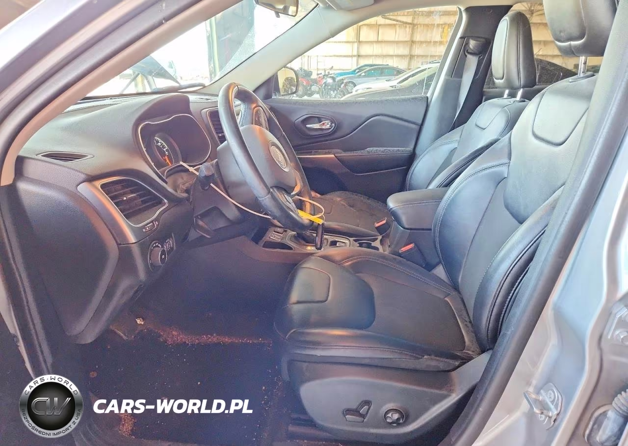 2019 Jeep Cherokee Latitude Plus VIN:1C4PJLLB0KD202889 - 7