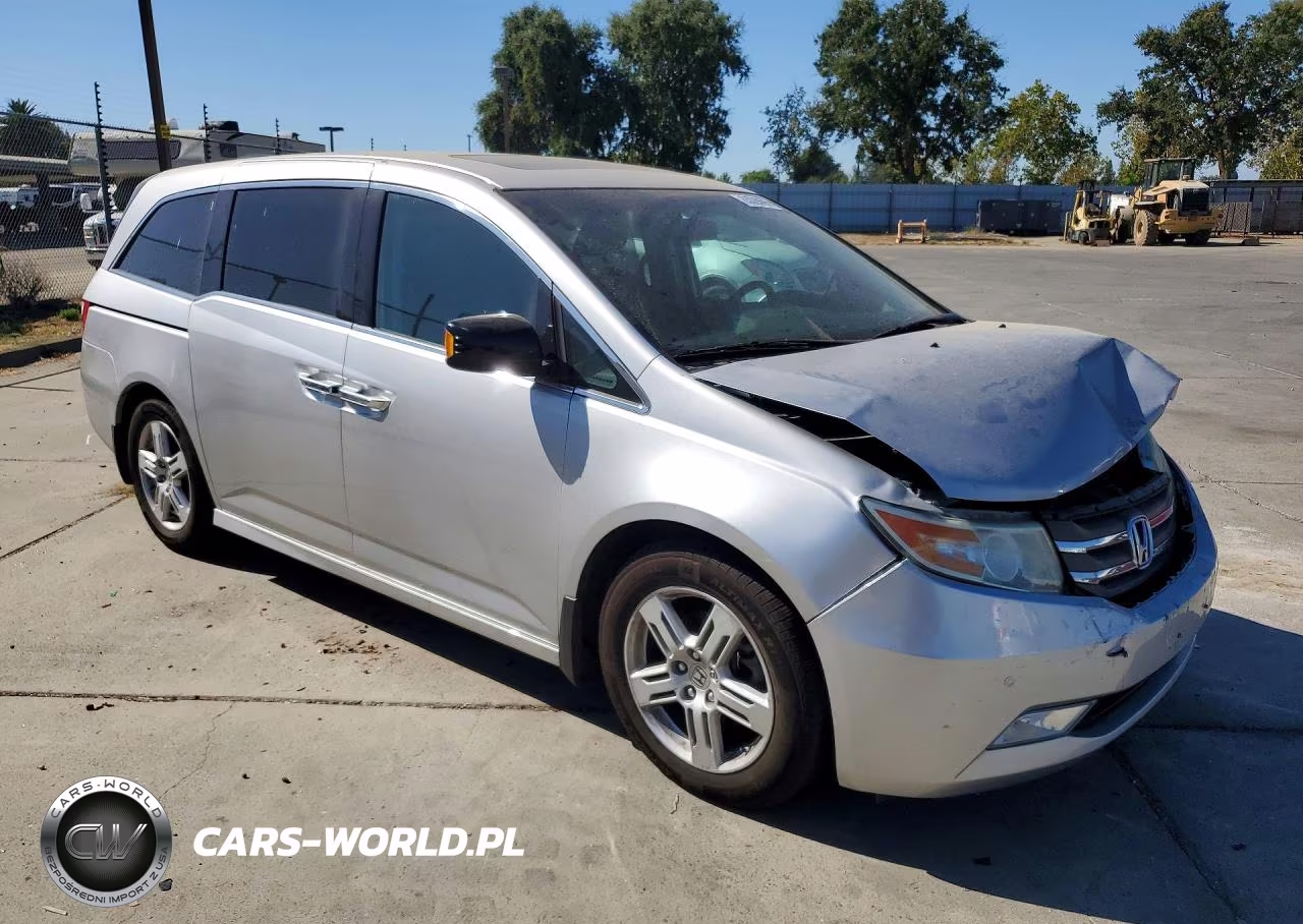 2013 Honda Odyssey Touring VIN:5FNRL5H91DB015838 - 4