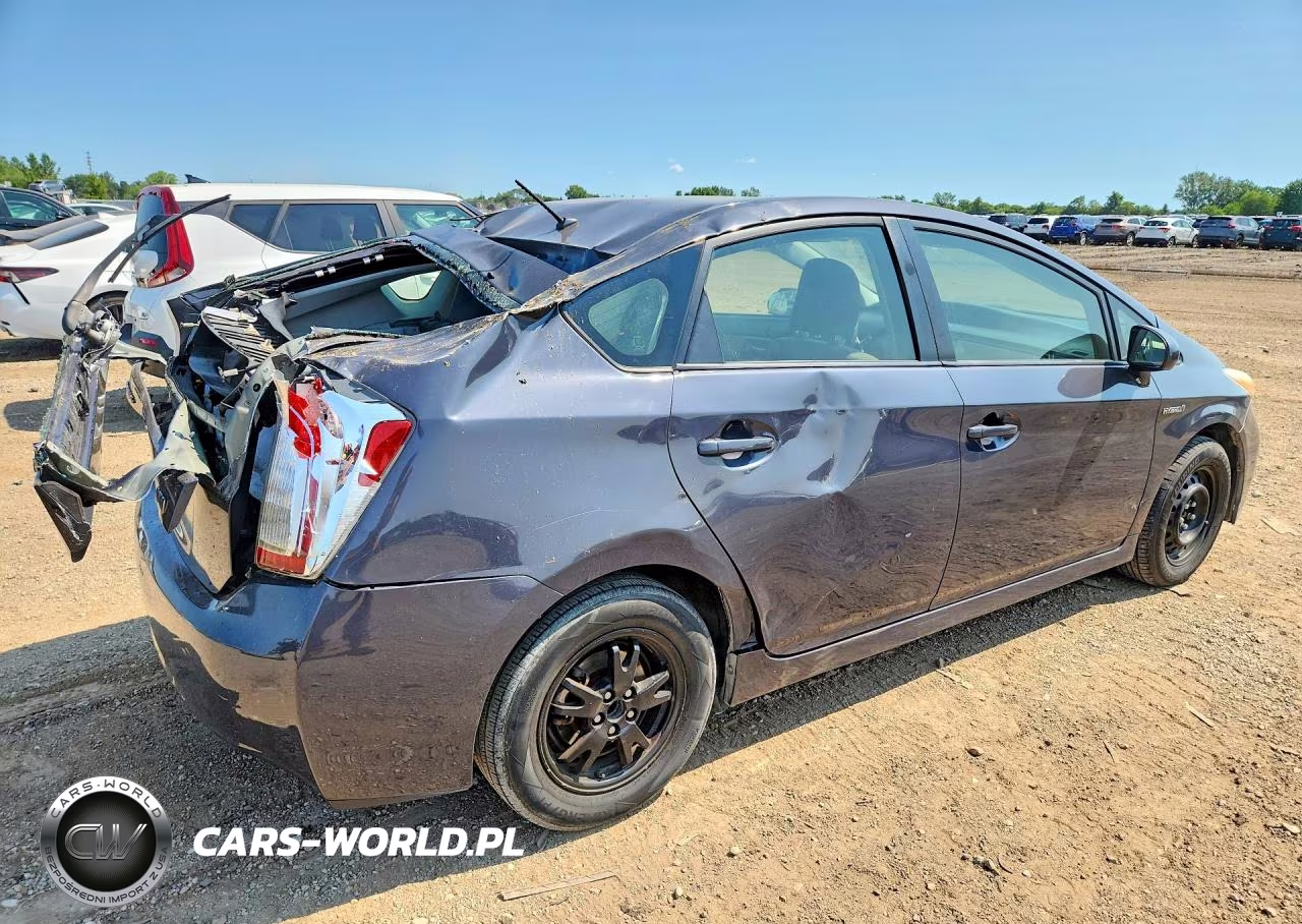 2013 Toyota Prius Two VIN:JTDKN3DU3D5558328 - 3
