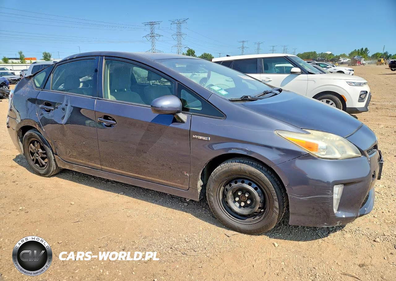 2013 Toyota Prius Two VIN:JTDKN3DU3D5558328 - 4