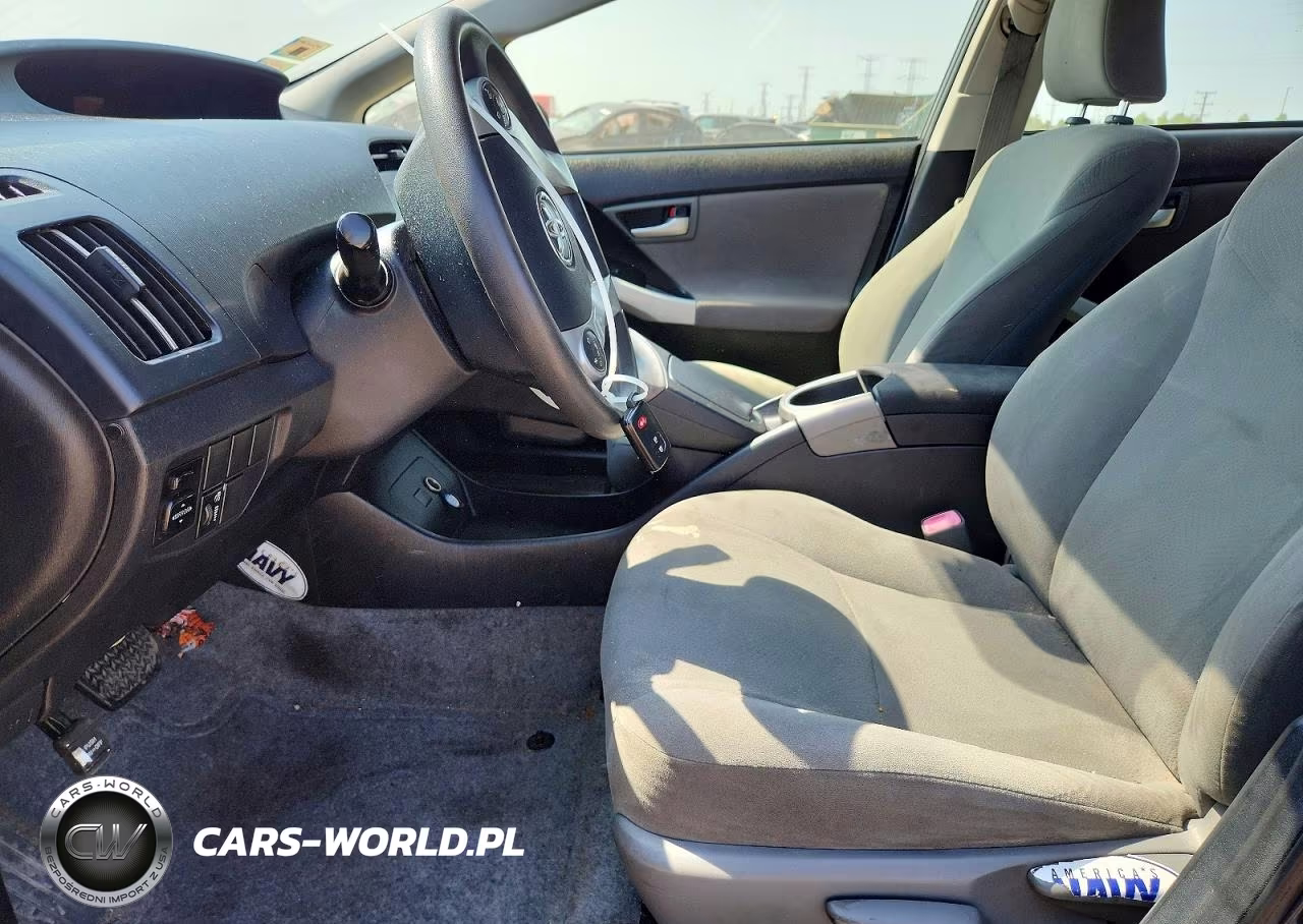 2013 Toyota Prius Two VIN:JTDKN3DU3D5558328 - 7