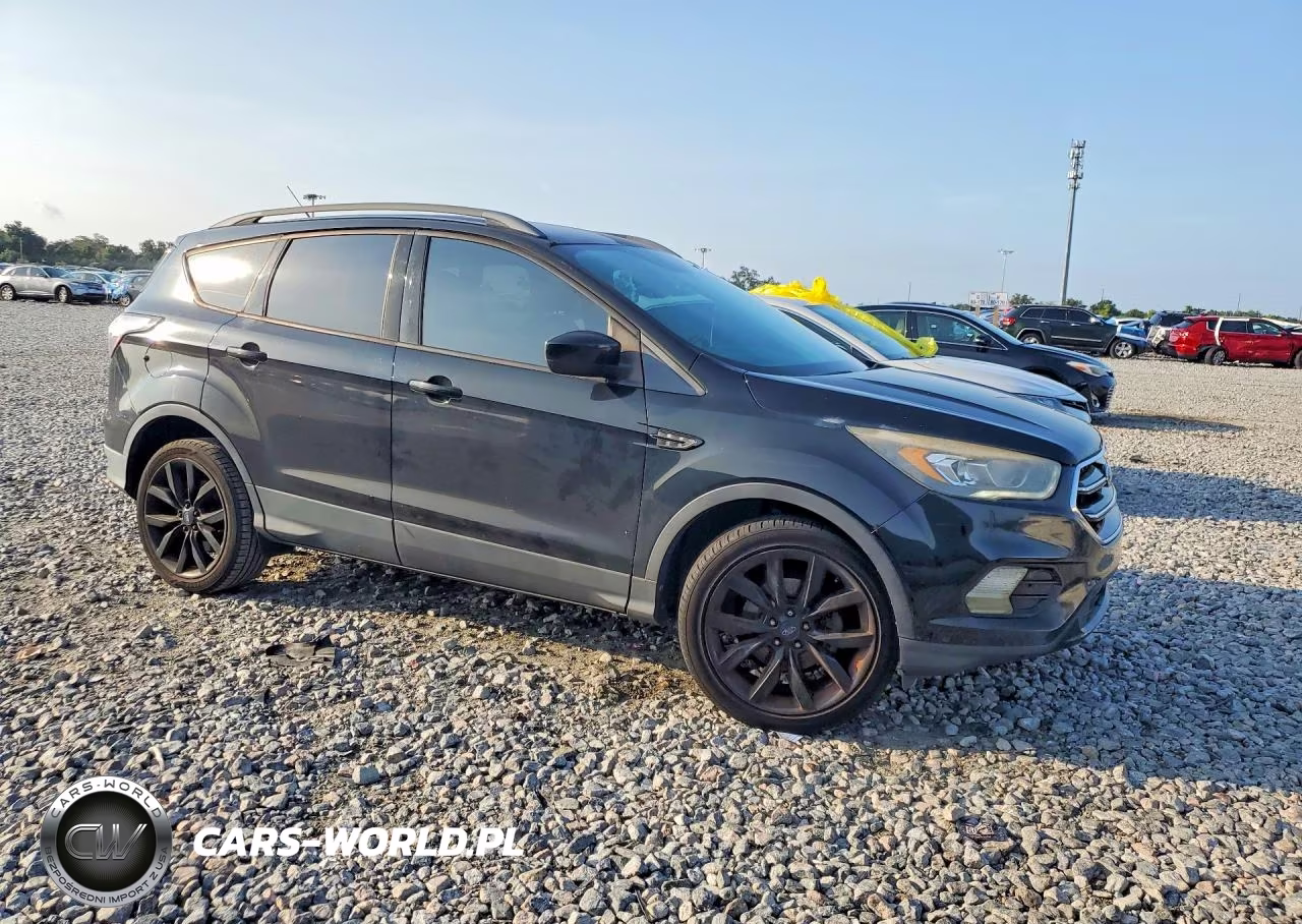 2017 Ford Escape Se VIN:1FMCU0GD7HUD16036 - 4