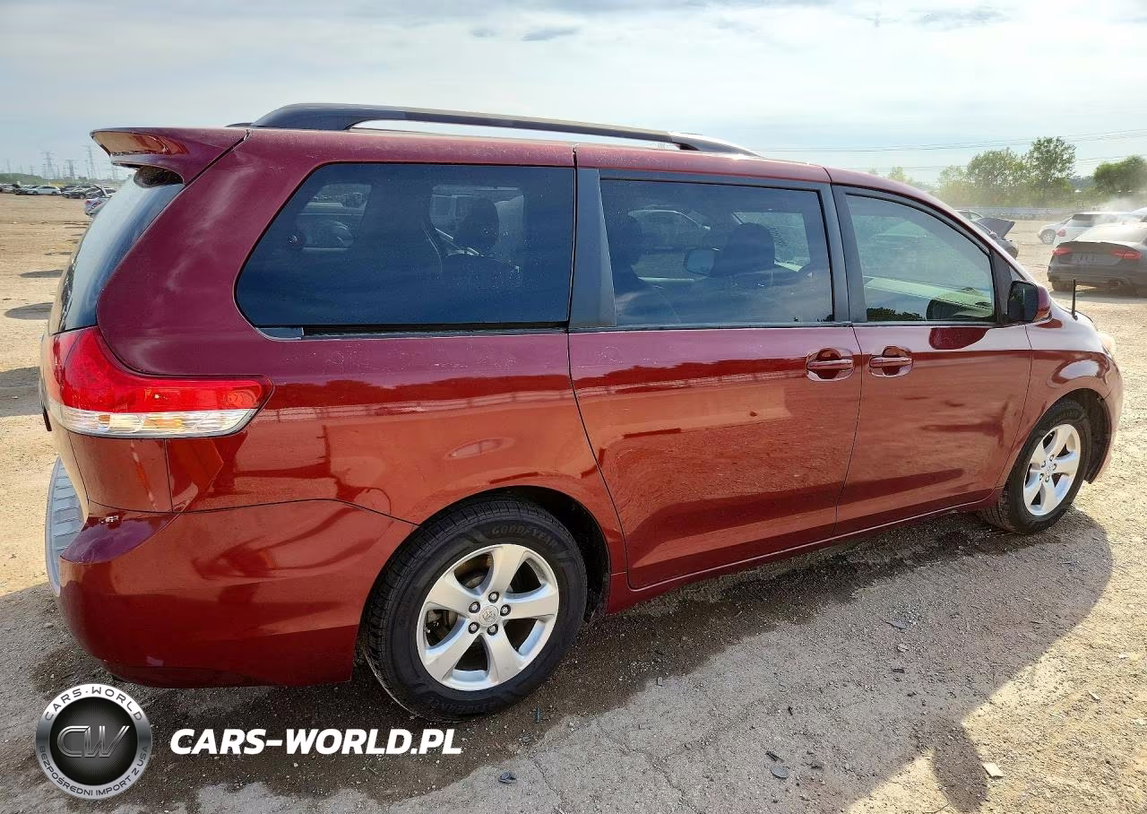 2011 Toyota Sienna Le VIN:5TDKK3DC1BS088422 - 3