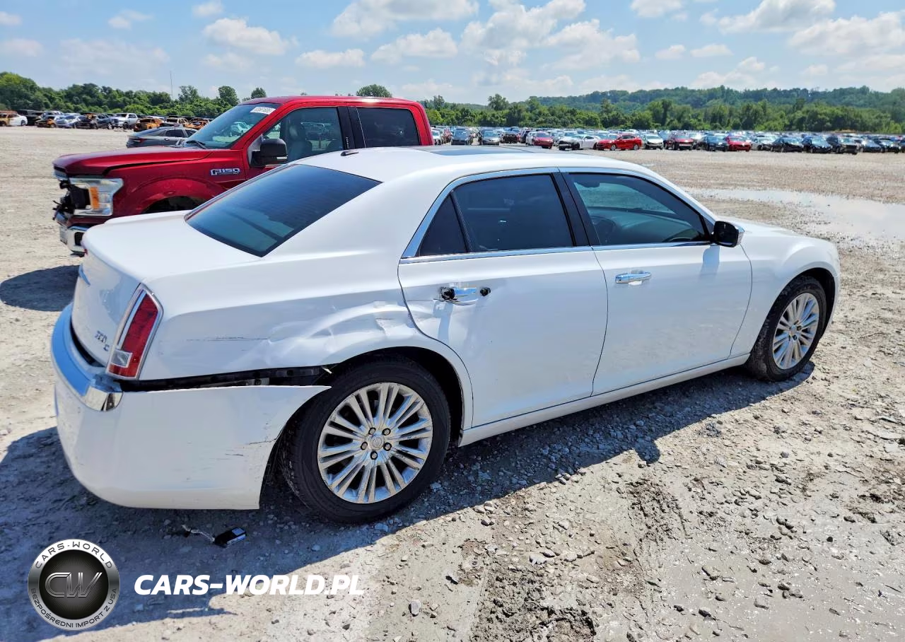 2013 Chrysler 300C VIN:2C3CCAKG2DH533333 - 3