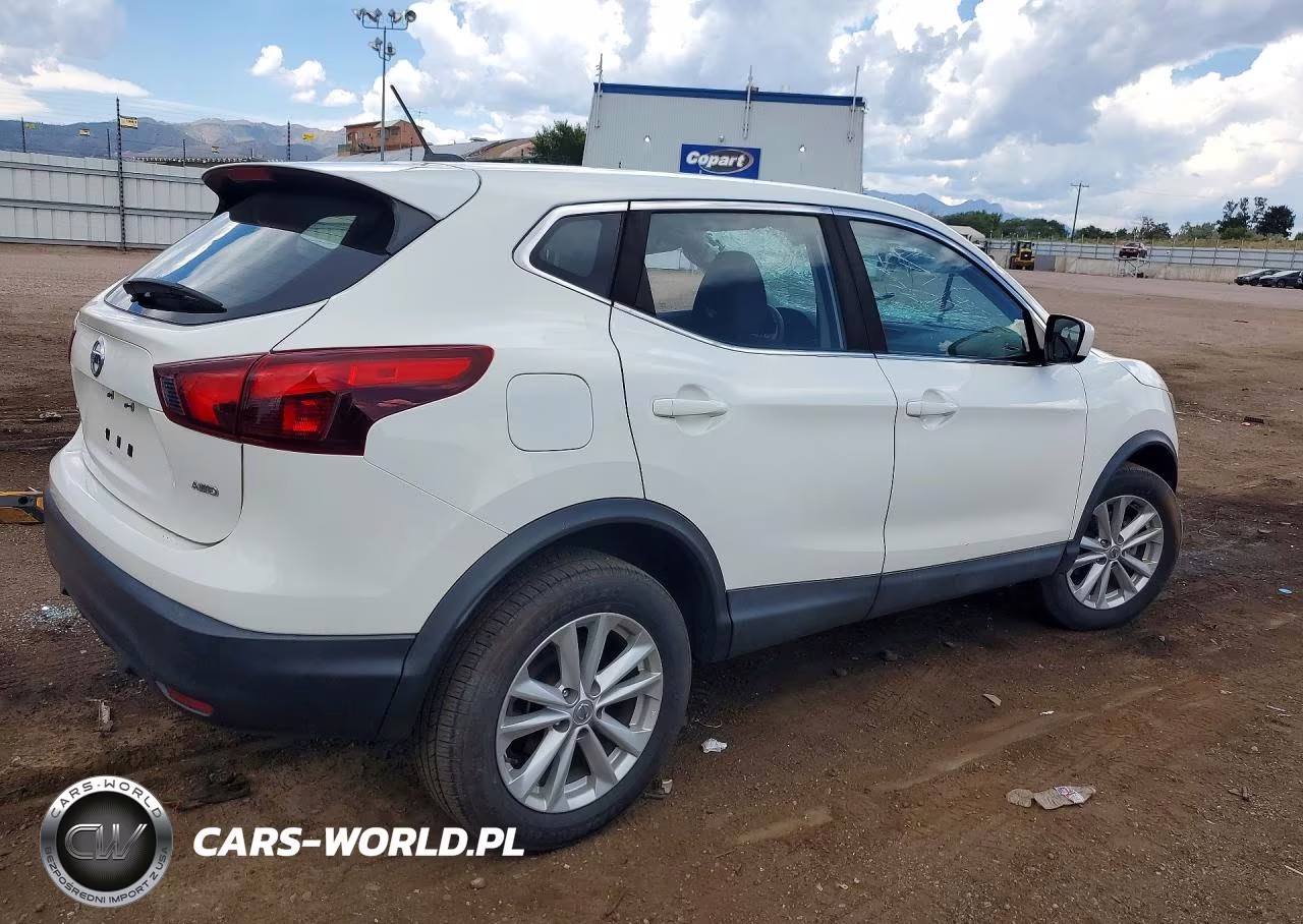 2018 Nissan Rogue Sport S VIN:JN1BJ1CRXJW283627 - 3