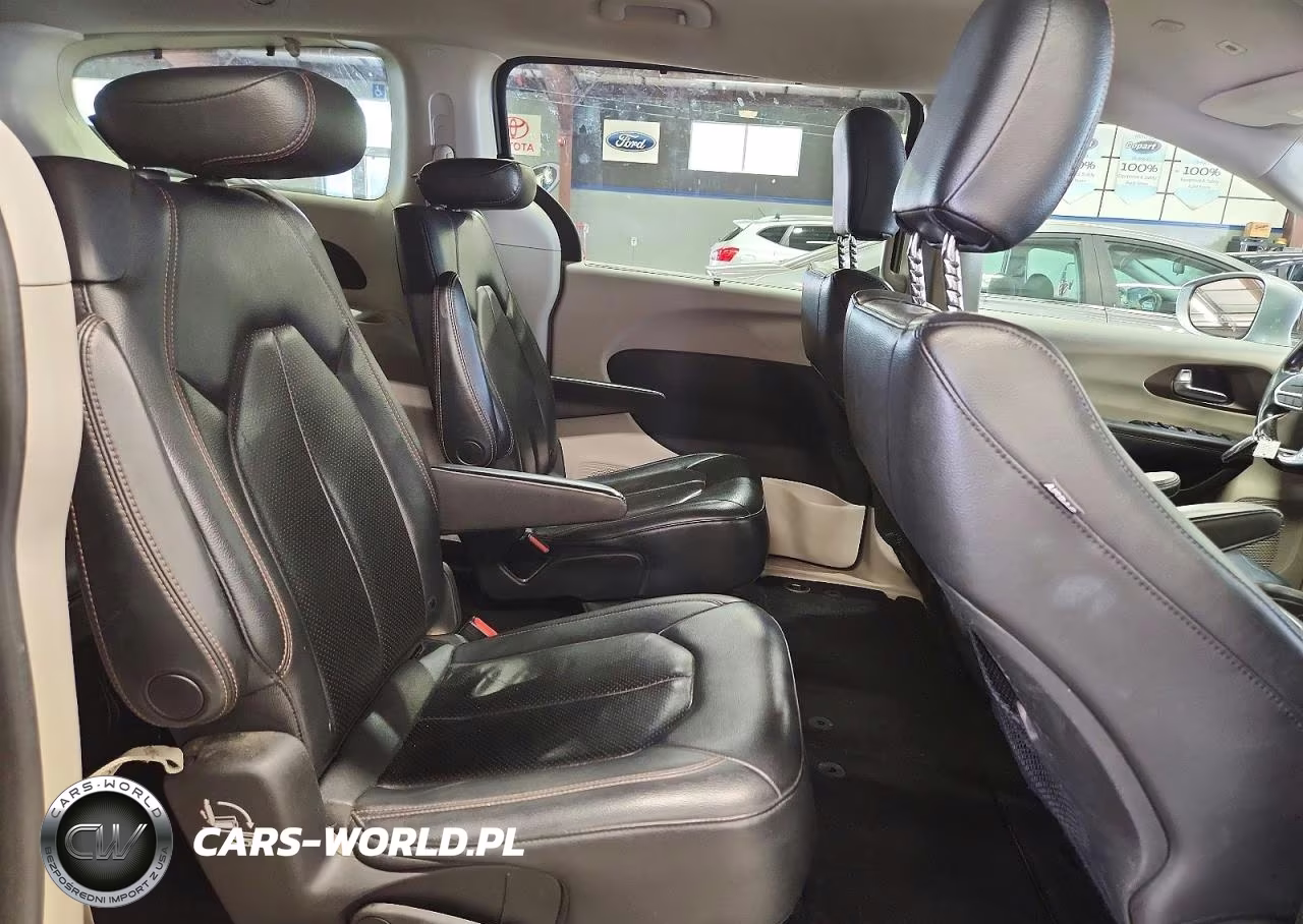 2019 Chrysler Pacifica Touring L VIN:2C4RC1BG3KR685392 - 11