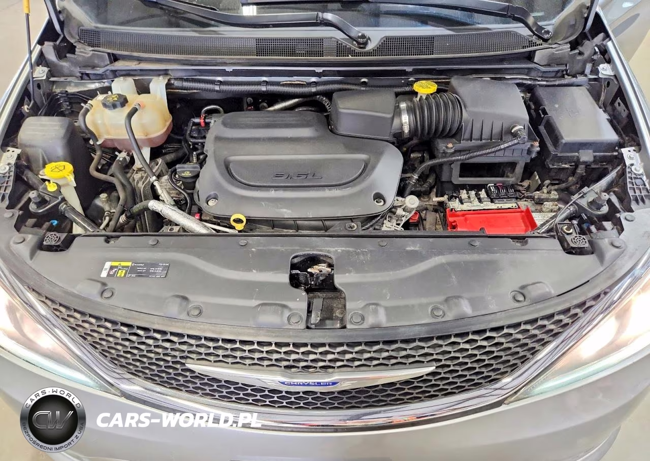 2019 Chrysler Pacifica Touring L VIN:2C4RC1BG3KR685392 - 12