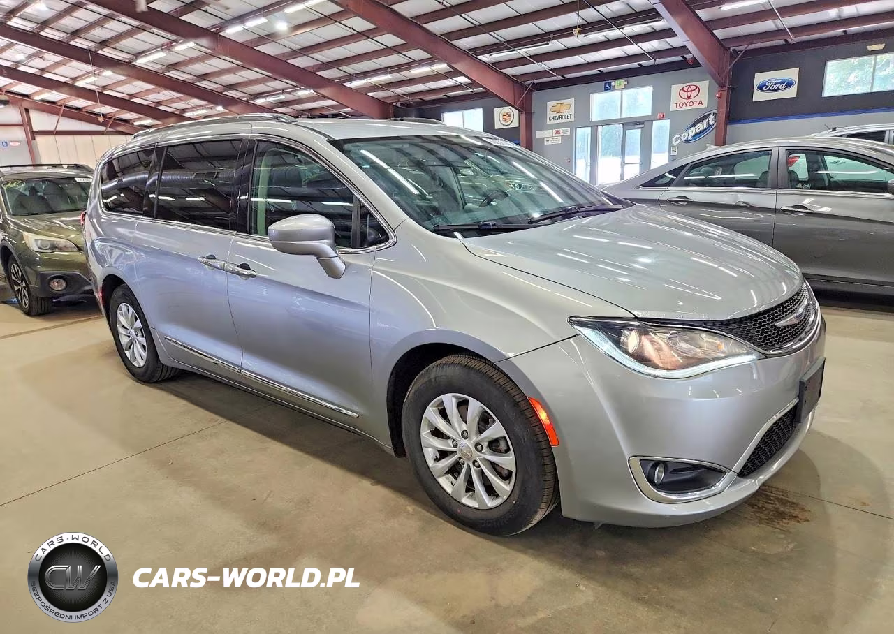 2019 Chrysler Pacifica Touring L VIN:2C4RC1BG3KR685392 - 4