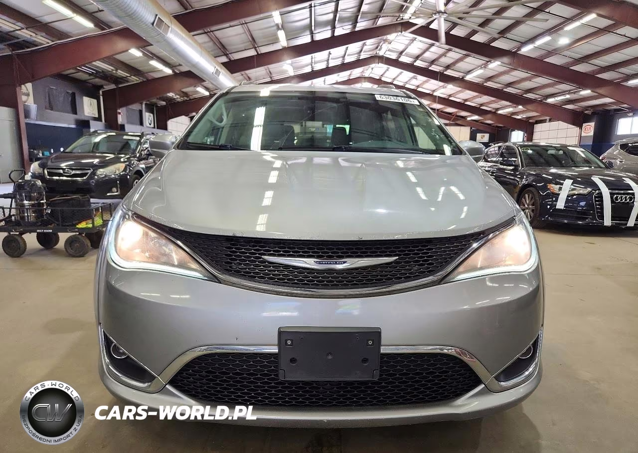 2019 Chrysler Pacifica Touring L VIN:2C4RC1BG3KR685392 - 5