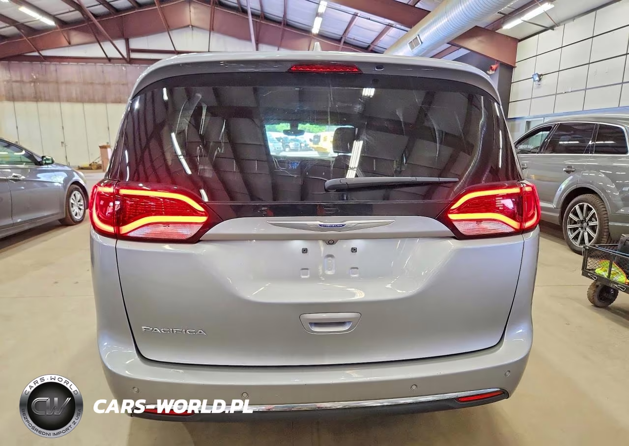 2019 Chrysler Pacifica Touring L VIN:2C4RC1BG3KR685392 - 6