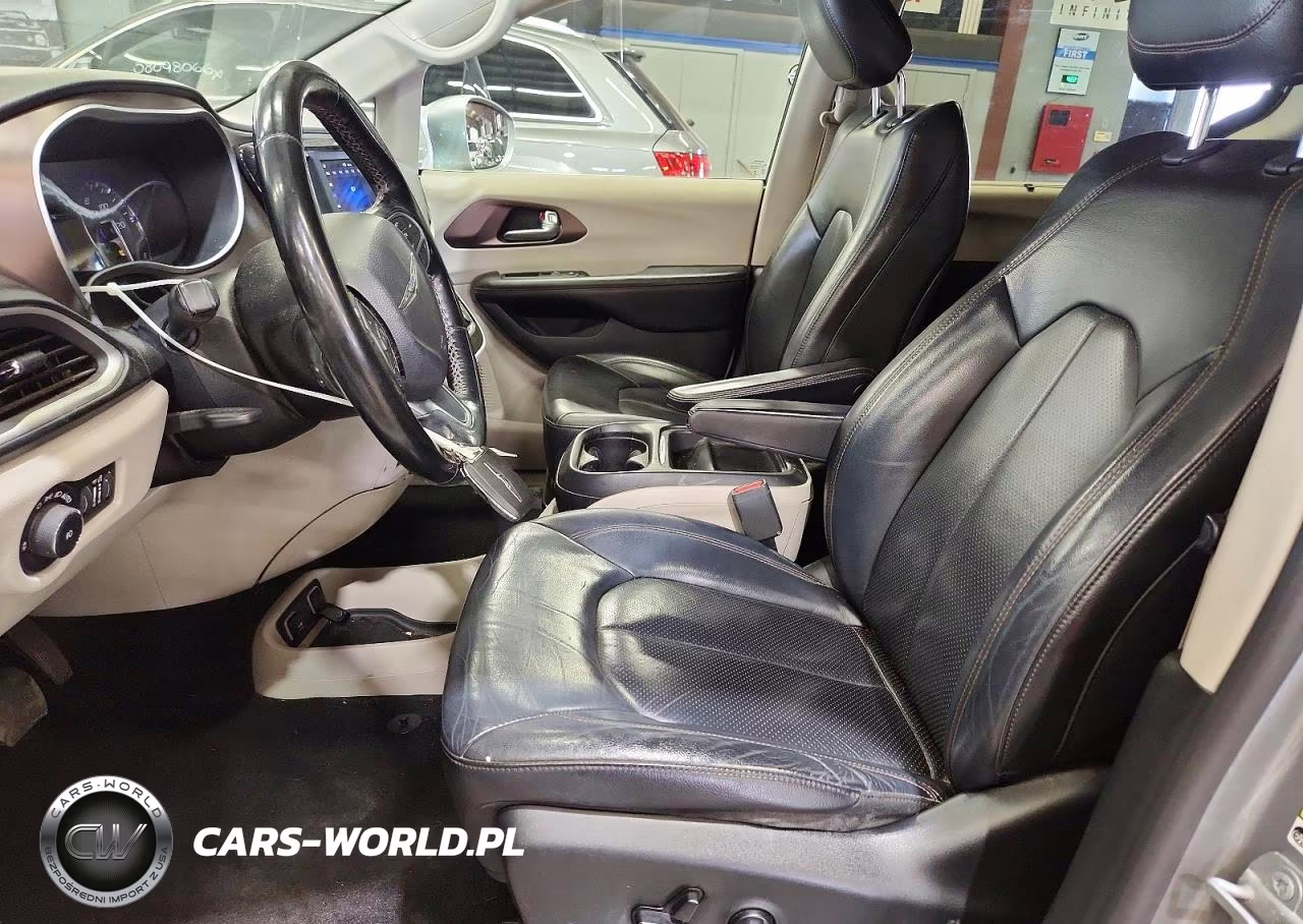 2019 Chrysler Pacifica Touring L VIN:2C4RC1BG3KR685392 - 7